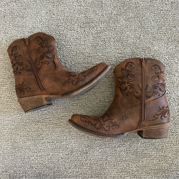 Roper Shoes - ROPER WOMEN'S SHORT STUFF FASHION BOOTIES - SNIP TOE Brown Size 10